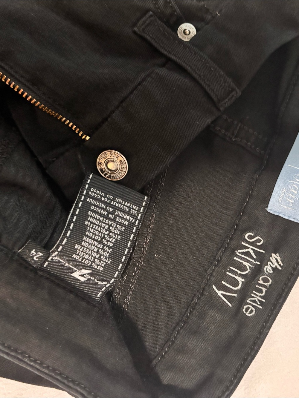 Seven7 Black Skinny Jeggings - Skinny Fit